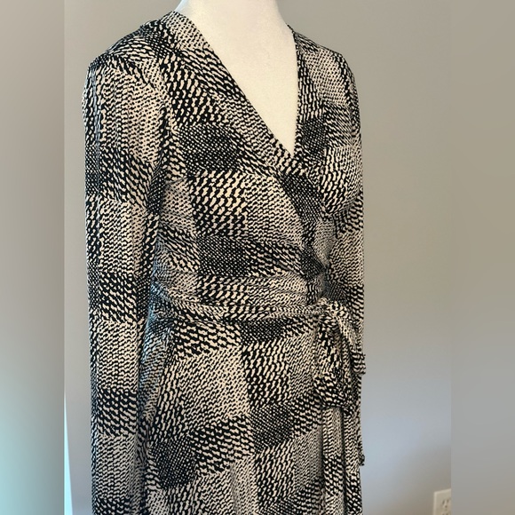 Banana Republic Wrap Dress - Picture 5 of 9